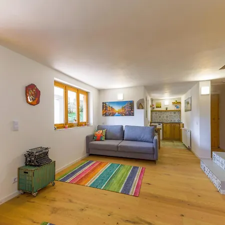 Beautiful In With Pool Holiday home *